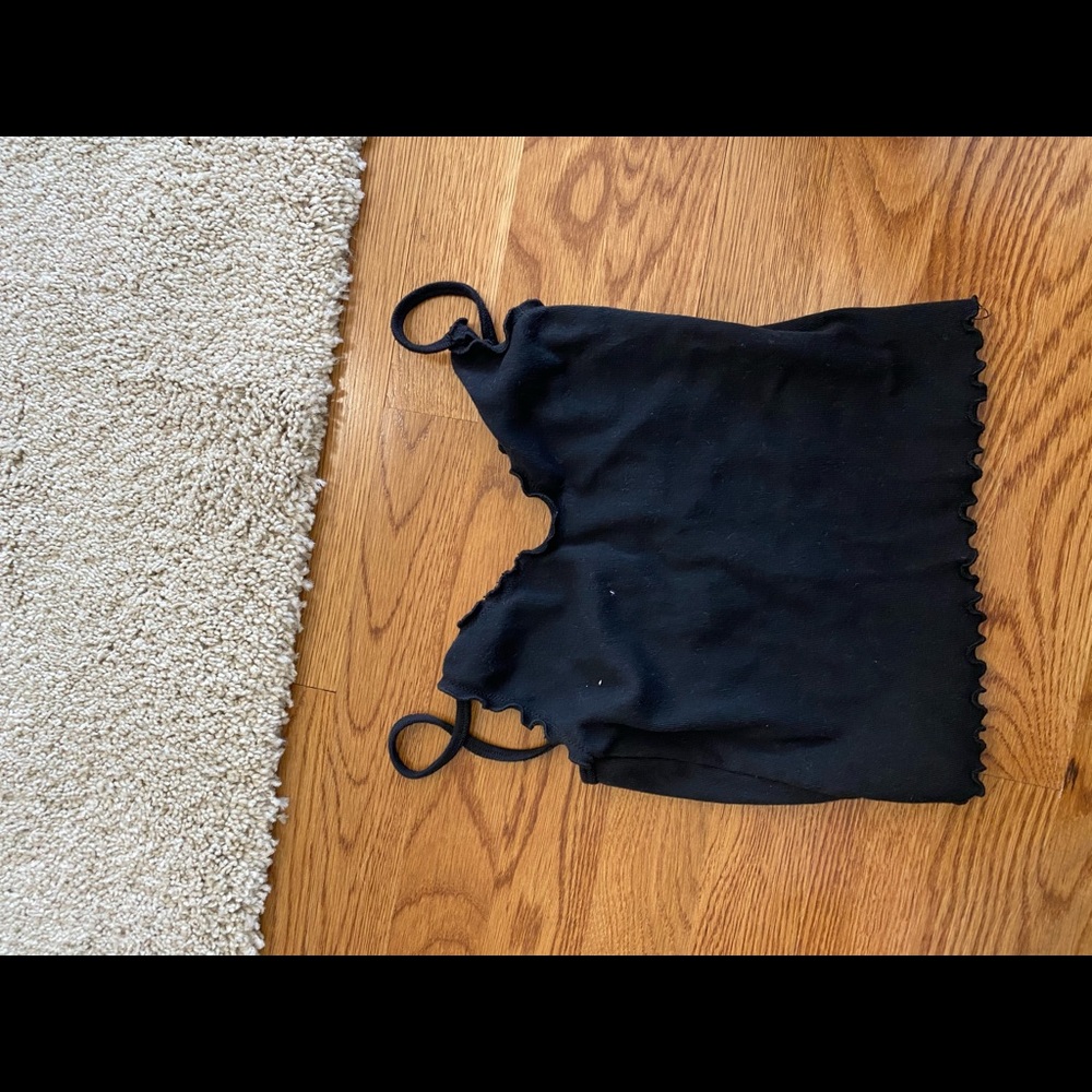 Black cropped tank